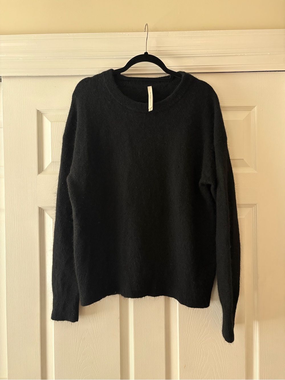 Aritzia Babaton Black Crewneck Sweater